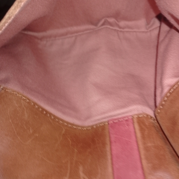 Stylish Tan and Pink Leather Crossbody Bag - Picture 4 of 9